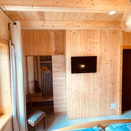לינה וארוחת בוקר Haus 26 3*